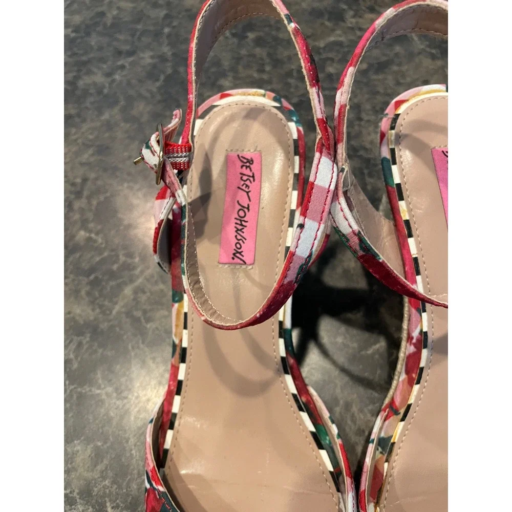 Betsey Johnson Athena Wedge Espadrille Sandals Gingham Floral Red Size 9.5